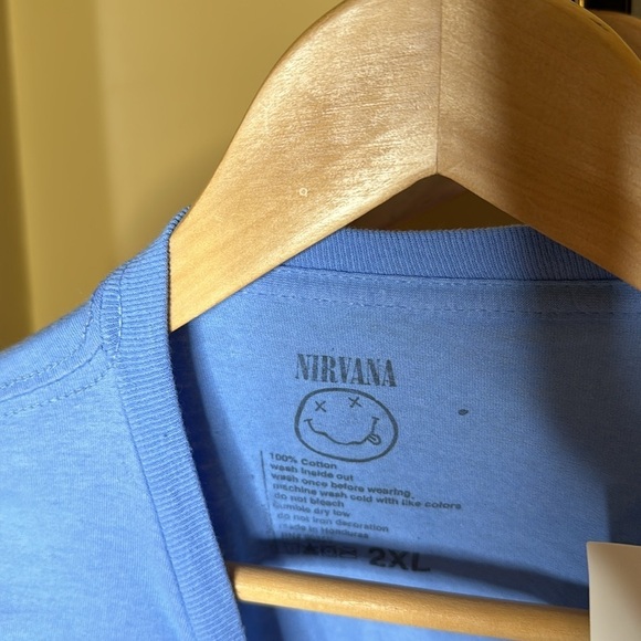 NWT Nirvana Women's Short-Sleeve Neon Smile Boyfriend Graphic Tee Size 2XL - Picture 4 of 4